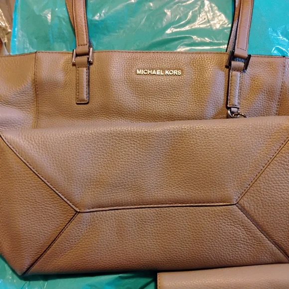 Michael Kors Light Gray Tote with Tassel and Wallet - Picture 13 of 15